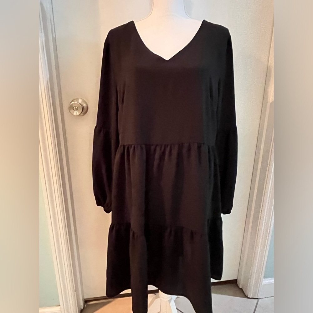 Women’s loose fit, v neck dress, size large, black - Picture 4 of 9